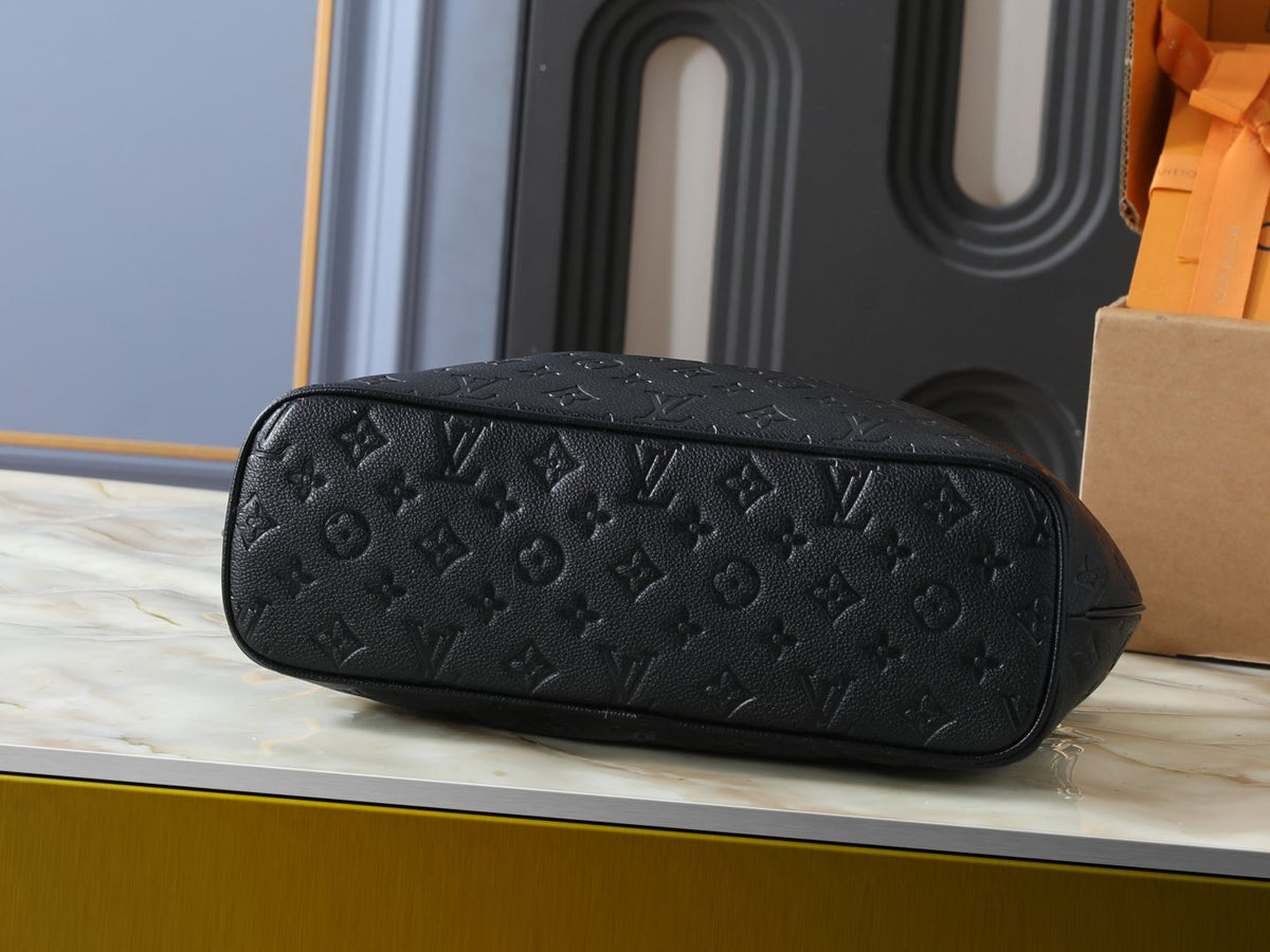 Louis Vuitton Graceful Shoulder Bag — detail